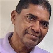 Medico imparte clases de Biologia a cualquier grupo de edades